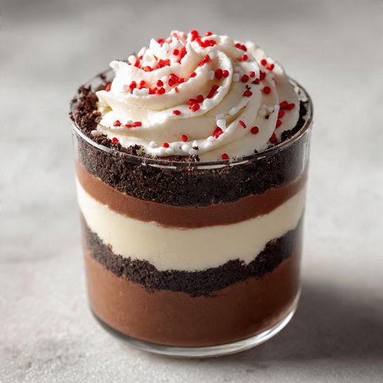 Christmas Dirt Cups (Kid-Friendly Dessert) 4 Christmas Dirt Cups (Kid-Friendly Dessert) - Recipe Image