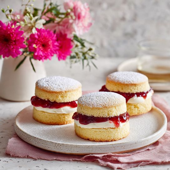 Mini Victoria Sponge Cakes with Jam & Cream