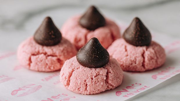 Strawberry Bliss Kiss Cookies - Recipe Image