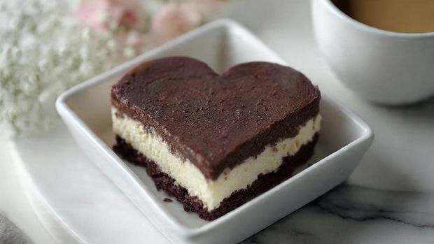 Heart-Shaped Oreo Cheesecake Bites Recipe - Recipe Image