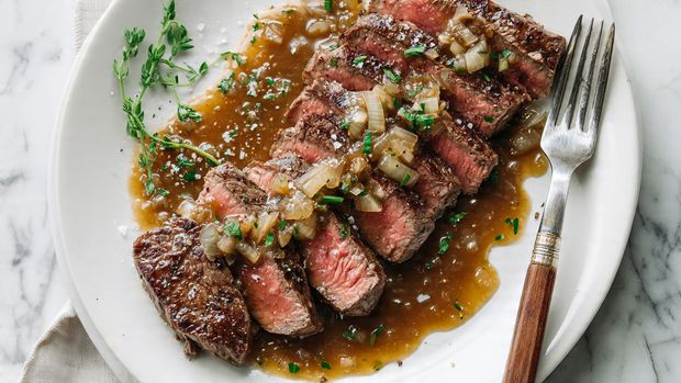 Garlic Butter Steak for Two with Red Wine Sauce Recipe