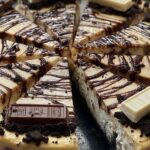 Cookies & Cream Cheesecake with Chocolate Drizzle Recipe